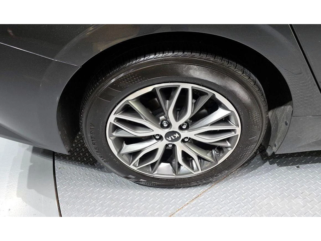 Kia K5 - автомобили, коли, обяви за нови и употребявани 4