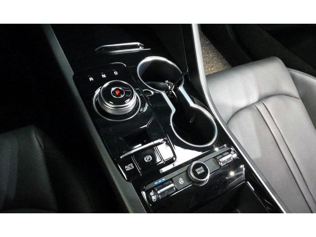 Kia K5 - автомобили, коли, обяви за нови и употребявани 8