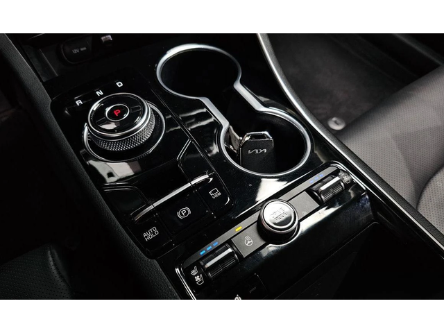 Kia K5 - автомобили, коли, обяви за нови и употребявани 8