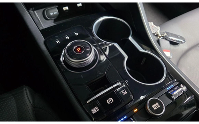 Kia K5 - автомобили, коли, обяви за нови и употребявани 8