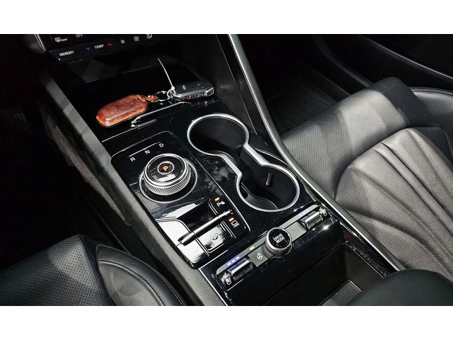 Kia K5 - автомобили, коли, обяви за нови и употребявани 8