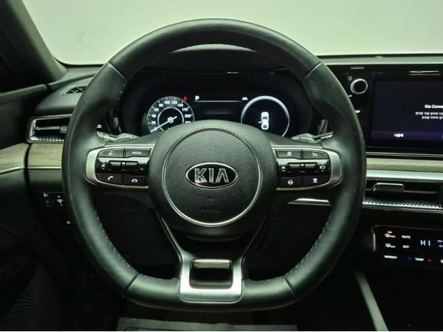 Kia K5 - автомобили, коли, обяви за нови и употребявани 8