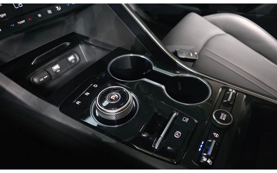 Kia K5 - автомобили, коли, обяви за нови и употребявани 8