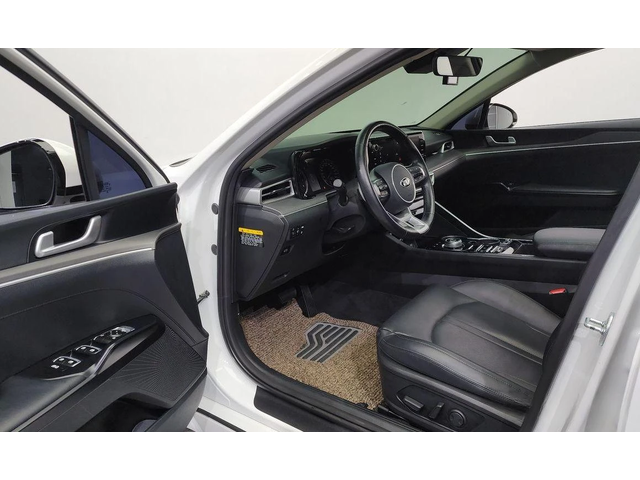 Kia K5 - автомобили, коли, обяви за нови и употребявани 9