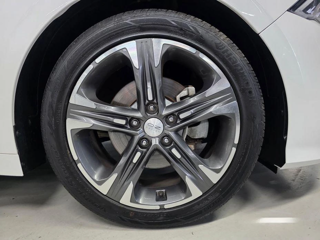 Kia K5 - автомобили, коли, обяви за нови и употребявани 4