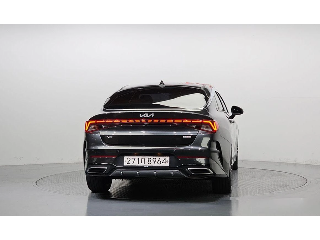 Kia K5 - автомобили, коли, обяви за нови и употребявани 3