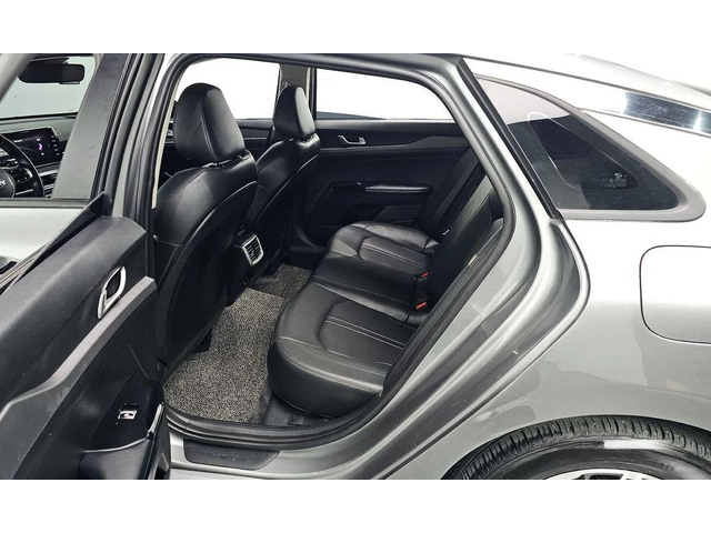 Kia K5 - автомобили, коли, обяви за нови и употребявани 10