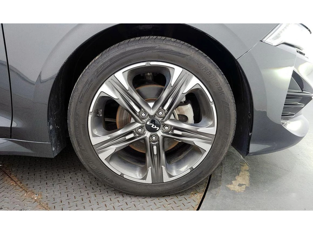 Kia K5 - автомобили, коли, обяви за нови и употребявани 4