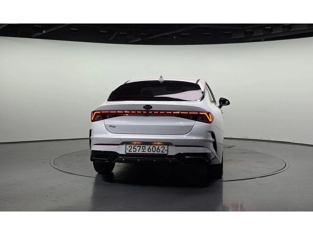 Kia K5 - автомобили, коли, обяви за нови и употребявани 3