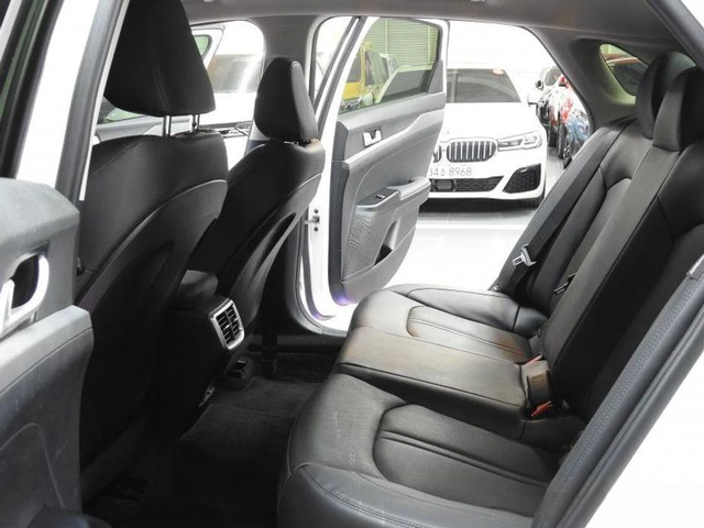 Kia K5 - автомобили, коли, обяви за нови и употребявани 8