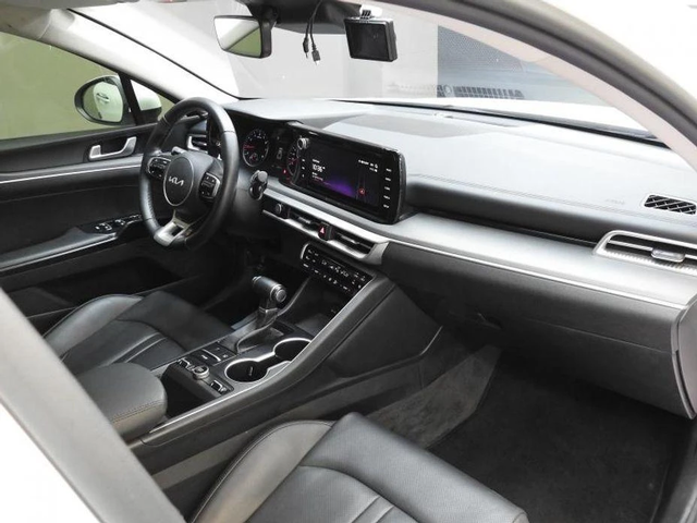 Kia K5 - автомобили, коли, обяви за нови и употребявани 9