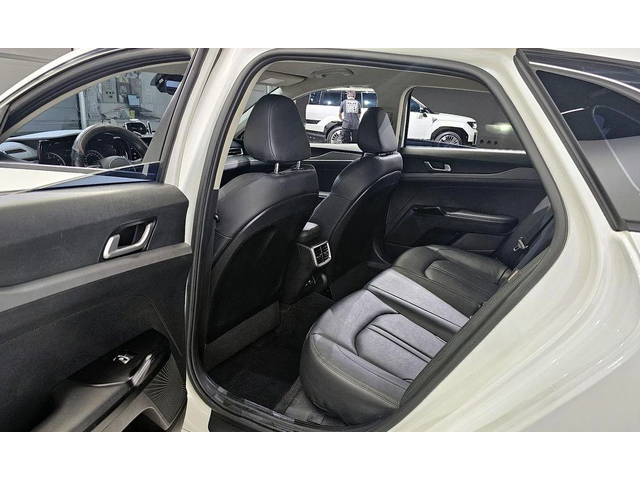 Kia K5 - автомобили, коли, обяви за нови и употребявани 10