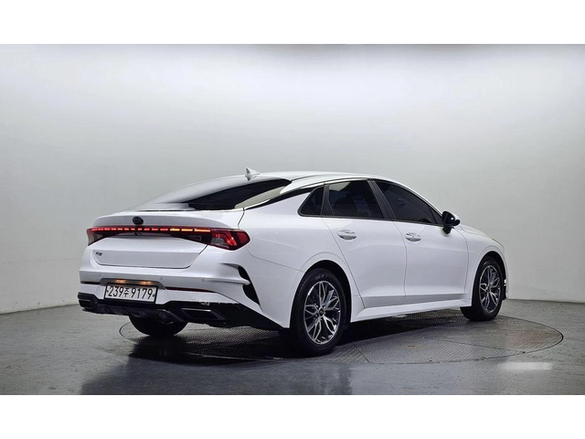 Kia K5 - автомобили, коли, обяви за нови и употребявани 1