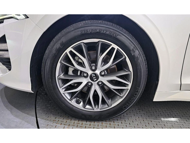 Kia K5 - автомобили, коли, обяви за нови и употребявани 4