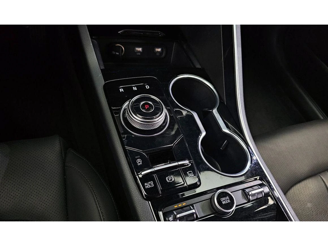 Kia K5 - автомобили, коли, обяви за нови и употребявани 8