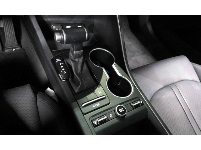 Kia K5 - автомобили, коли, обяви за нови и употребявани 8