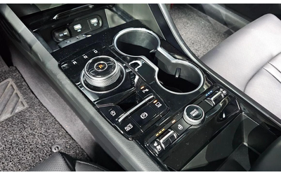 Kia K5 - автомобили, коли, обяви за нови и употребявани 8