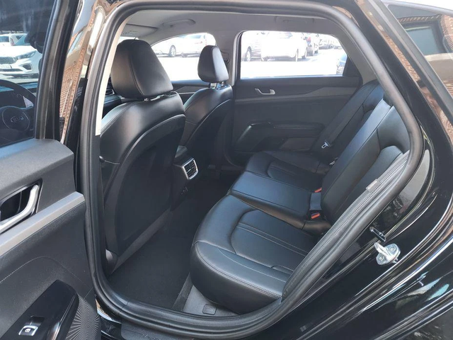 Kia K5 - автомобили, коли, обяви за нови и употребявани 9