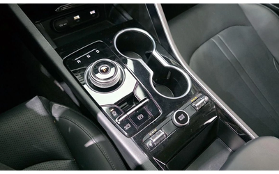 Kia K5 - автомобили, коли, обяви за нови и употребявани 8