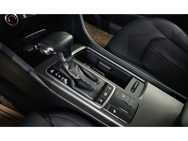 Kia K5 - автомобили, коли, обяви за нови и употребявани 8