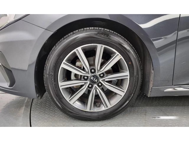 Kia K5 - автомобили, коли, обяви за нови и употребявани 4