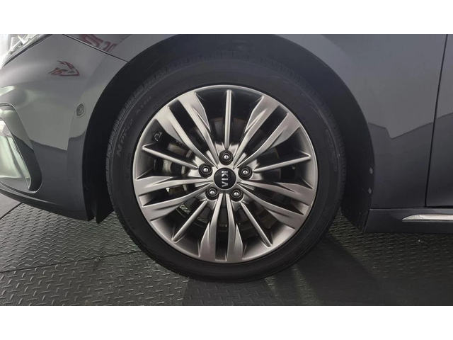 Kia K5 - автомобили, коли, обяви за нови и употребявани 4