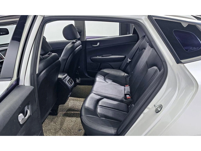 Kia K5 - автомобили, коли, обяви за нови и употребявани 10