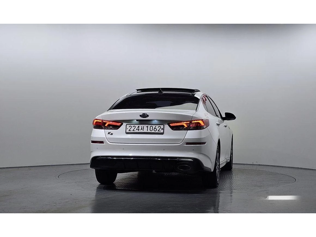 Kia K5 - автомобили, коли, обяви за нови и употребявани 3