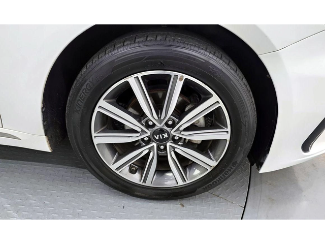 Kia K5 - автомобили, коли, обяви за нови и употребявани 4