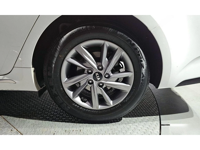 Kia K5 - автомобили, коли, обяви за нови и употребявани 4