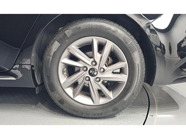 Kia K5 - автомобили, коли, обяви за нови и употребявани 4