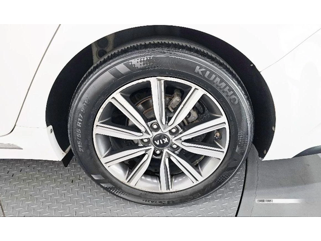 Kia K5 - автомобили, коли, обяви за нови и употребявани 4