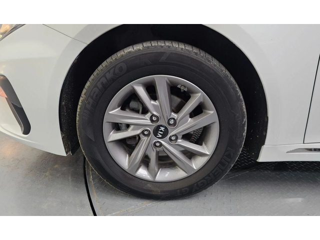 Kia K5 - автомобили, коли, обяви за нови и употребявани 4