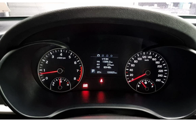 Kia K5 - автомобили, коли, обяви за нови и употребявани 8