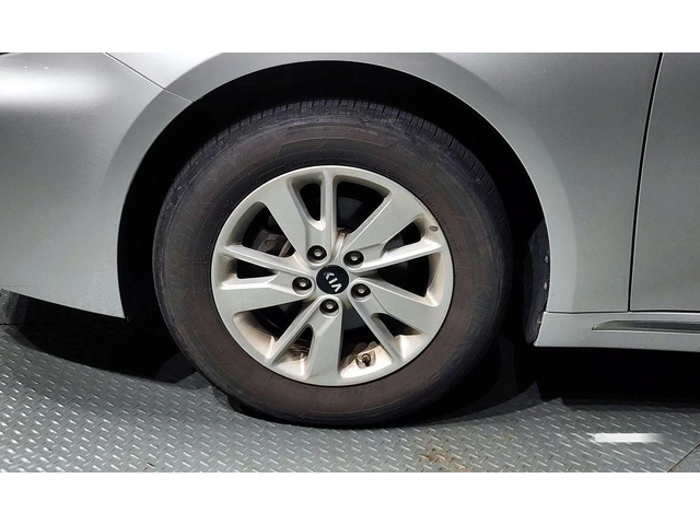 Kia K5 - автомобили, коли, обяви за нови и употребявани 4