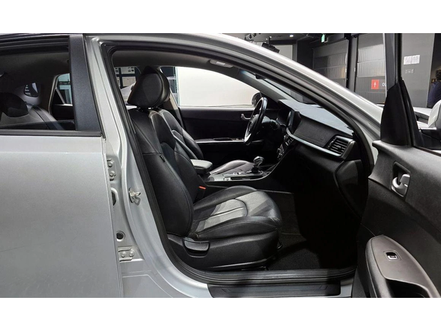 Kia K5 - автомобили, коли, обяви за нови и употребявани 10