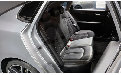 Kia K5 - автомобили, коли, обяви за нови и употребявани 11