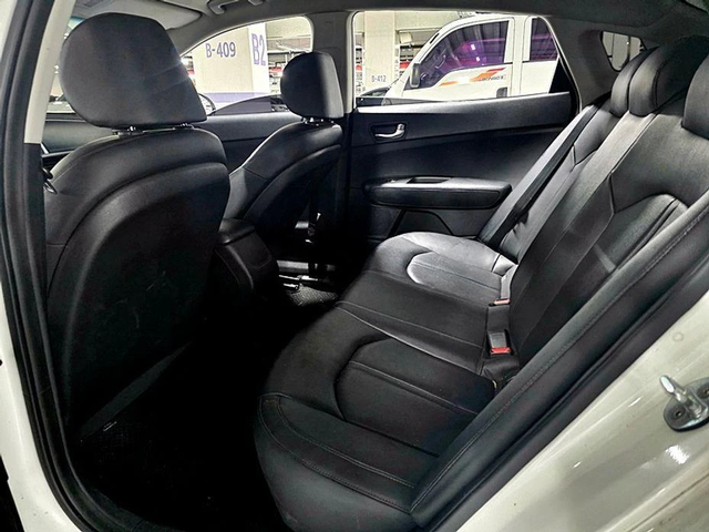 Kia K5 - автомобили, коли, обяви за нови и употребявани 8