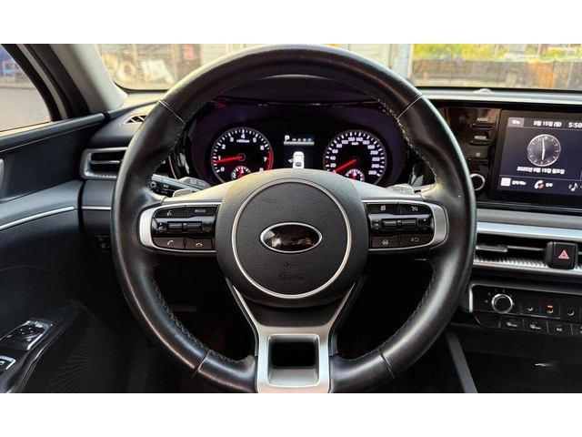 Kia K5 - автомобили, коли, обяви за нови и употребявани 9