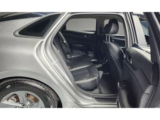 Kia K5 - автомобили, коли, обяви за нови и употребявани 9