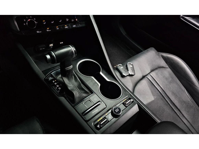 Kia K5 - автомобили, коли, обяви за нови и употребявани 8