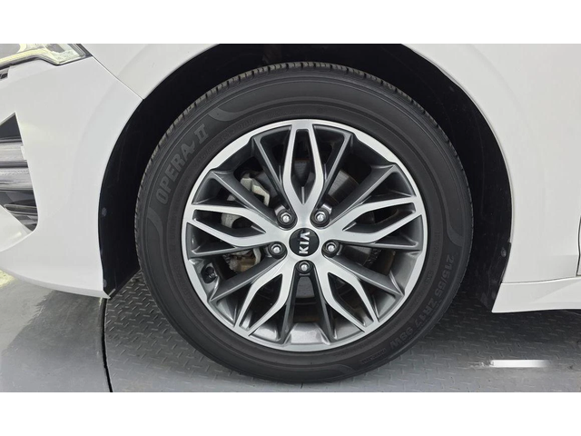 Kia K5 - автомобили, коли, обяви за нови и употребявани 4