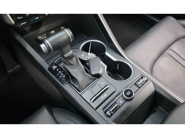 Kia K5 - автомобили, коли, обяви за нови и употребявани 8