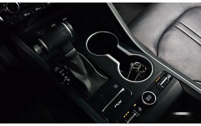 Kia K5 - автомобили, коли, обяви за нови и употребявани 8