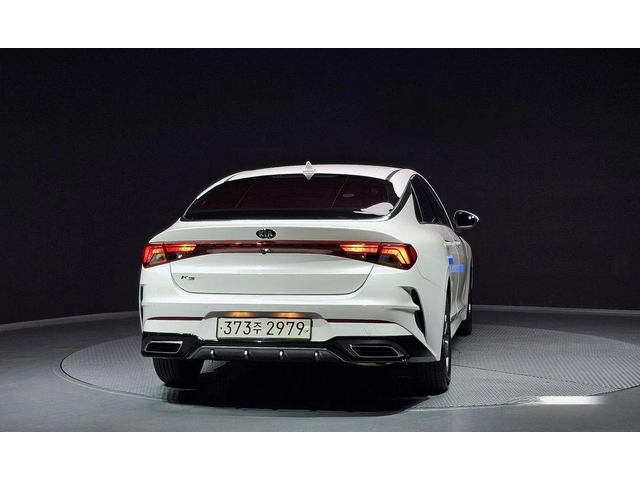 Kia K5 - автомобили, коли, обяви за нови и употребявани 3