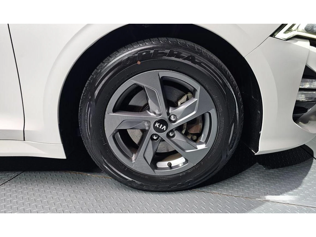 Kia K5 - автомобили, коли, обяви за нови и употребявани 4