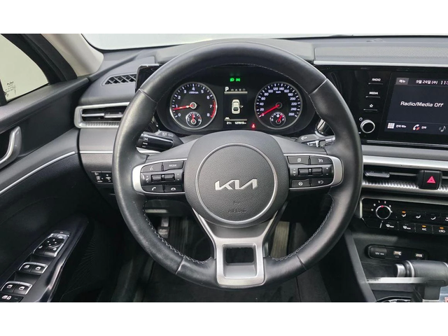 Kia K5 - автомобили, коли, обяви за нови и употребявани 12