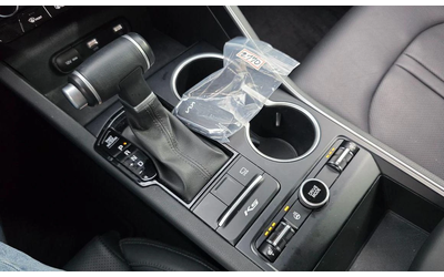 Kia K5 - автомобили, коли, обяви за нови и употребявани 8