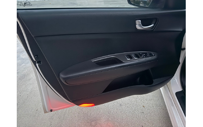 KIA K5 - автомобили, коли, обяви за нови и употребявани 15