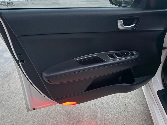 KIA K5 - автомобили, коли, обяви за нови и употребявани 15